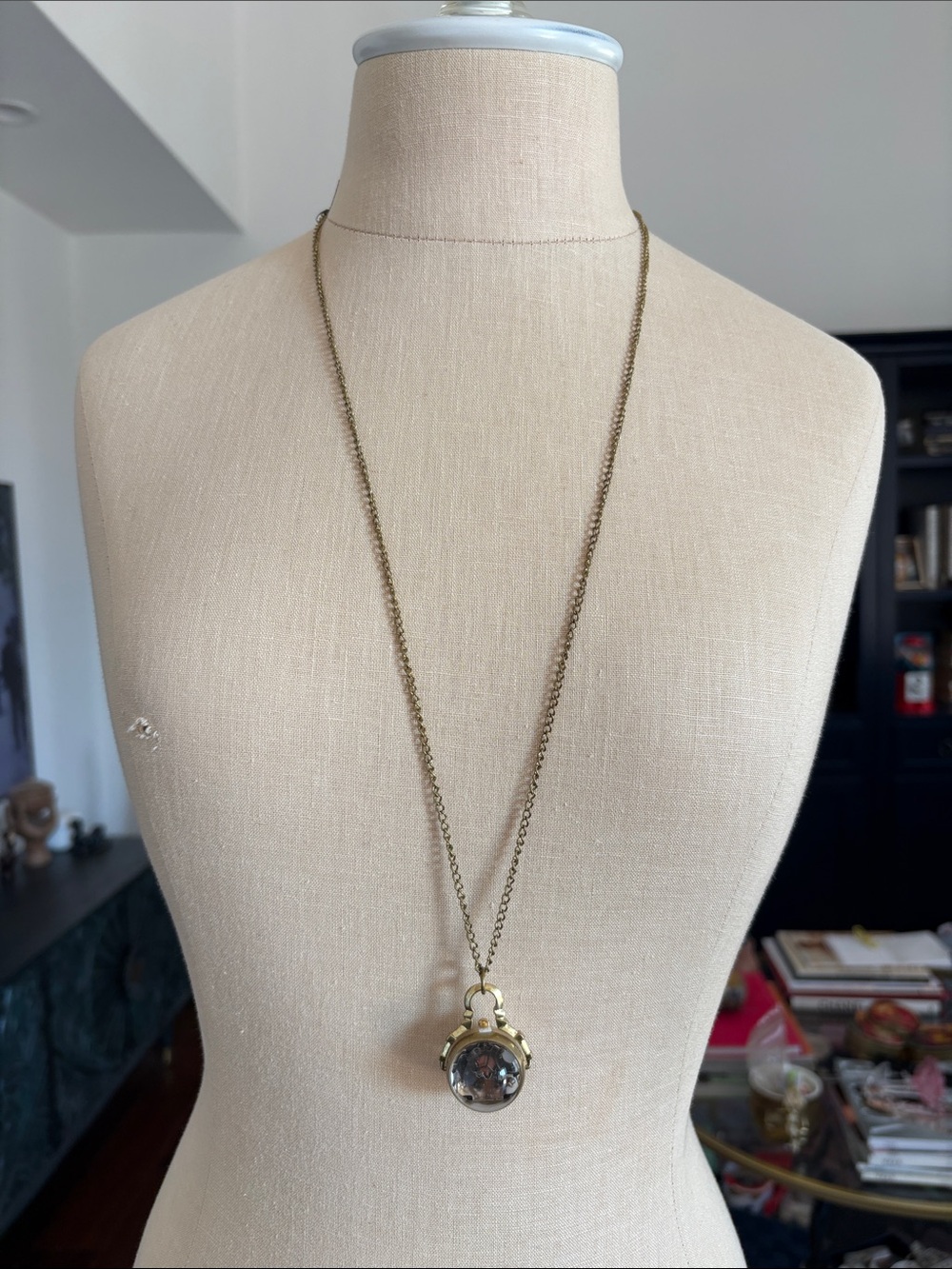 Round clock necklace - Picture 3 of 3